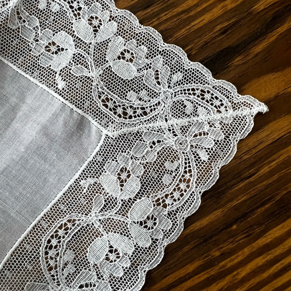 VINTAGE COMPLETE SET OF SIX LINEN NAPKINS